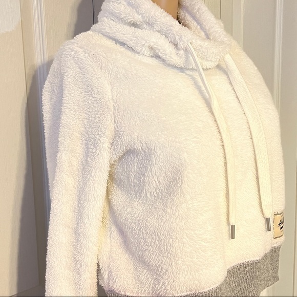 HOLLISTER Soft Faux Fur Soft White Pullover Turtle Neck Sweater XSmall - Picture 9 of 11